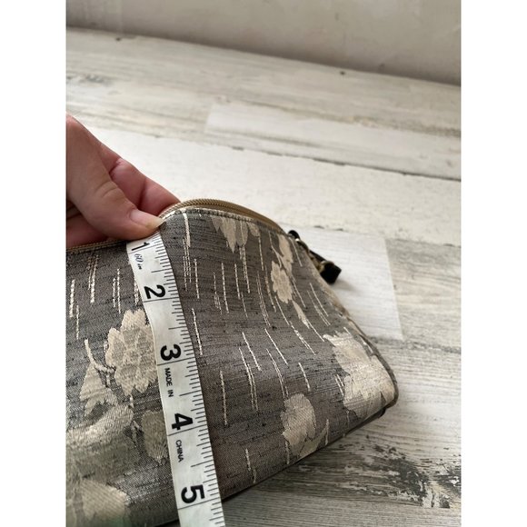 Bueno mini zippered clutch bag with detachable strap - Picture 7 of 9